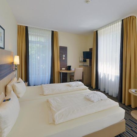 Kurpark-Hotel บาดเดือร์คไฮม์ ภายนอก รูปภาพ