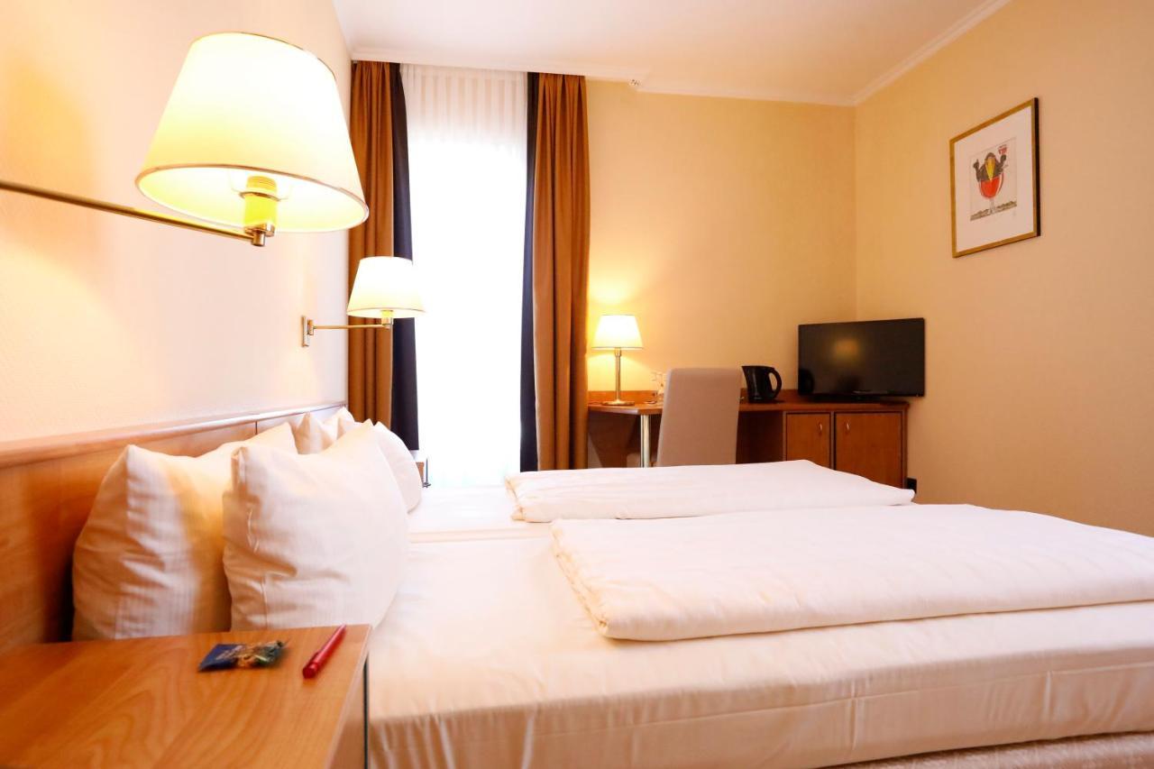 Kurpark-Hotel บาดเดือร์คไฮม์ ภายนอก รูปภาพ