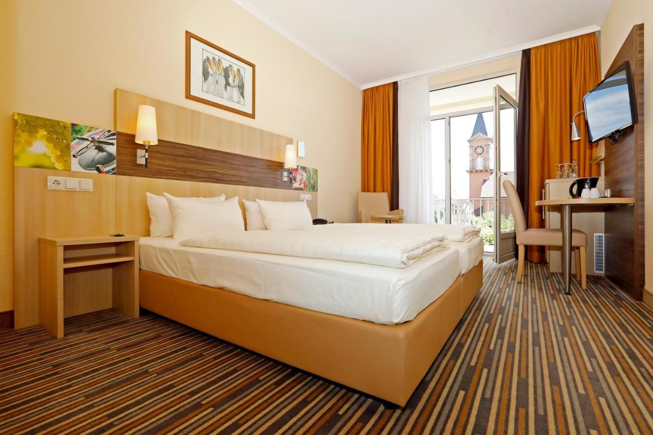 Kurpark-Hotel บาดเดือร์คไฮม์ ภายนอก รูปภาพ