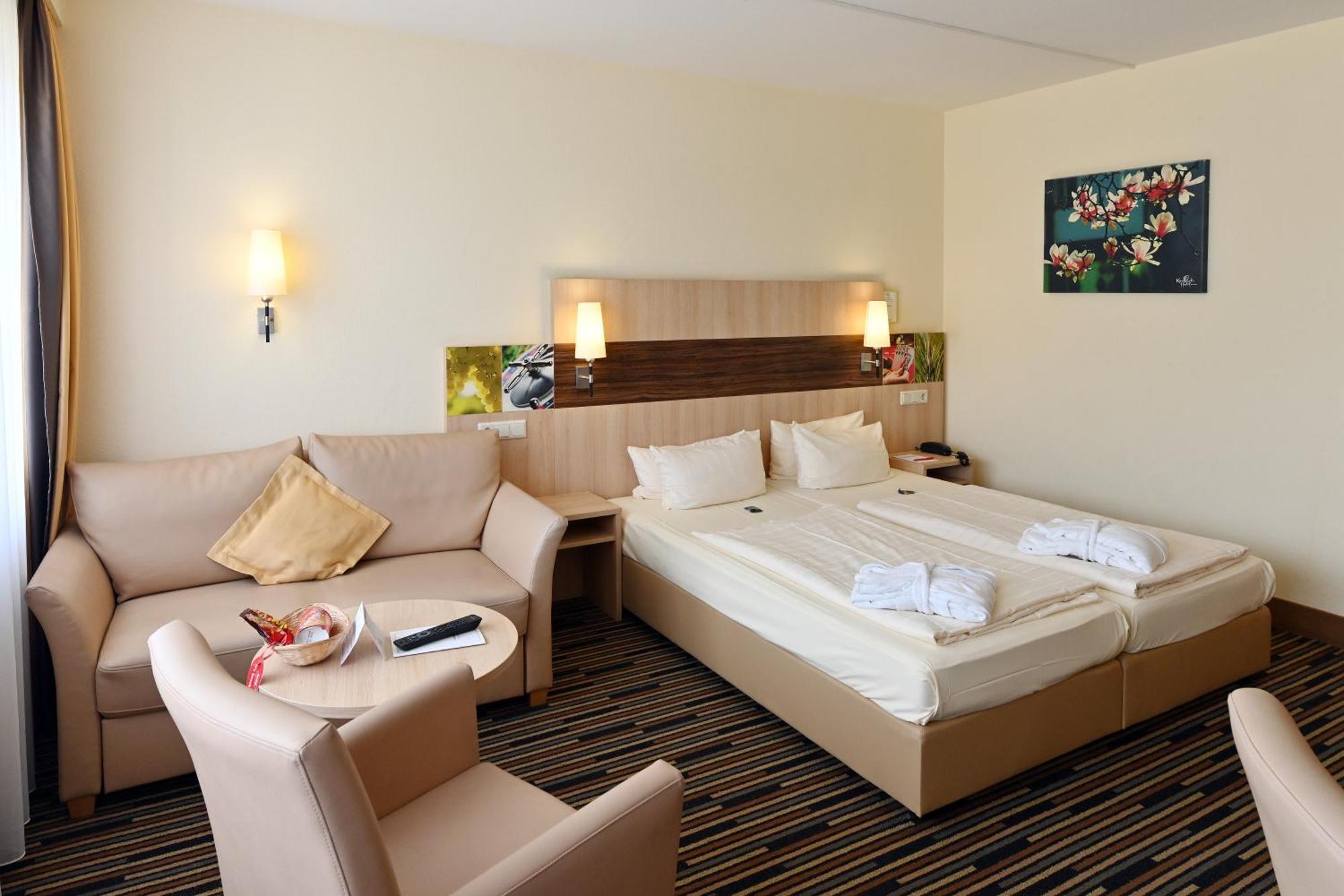 Kurpark-Hotel บาดเดือร์คไฮม์ ภายนอก รูปภาพ