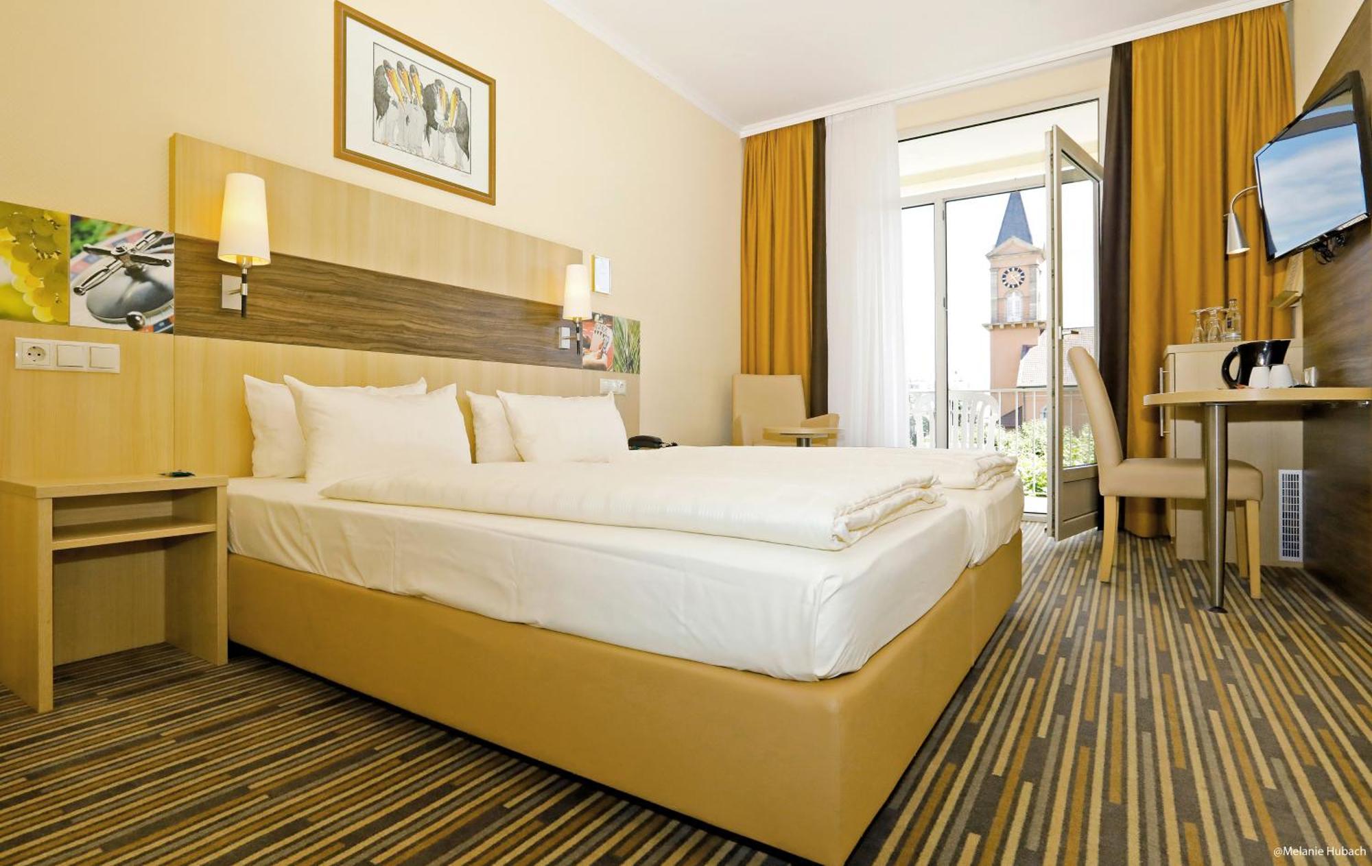 Kurpark-Hotel บาดเดือร์คไฮม์ ภายนอก รูปภาพ