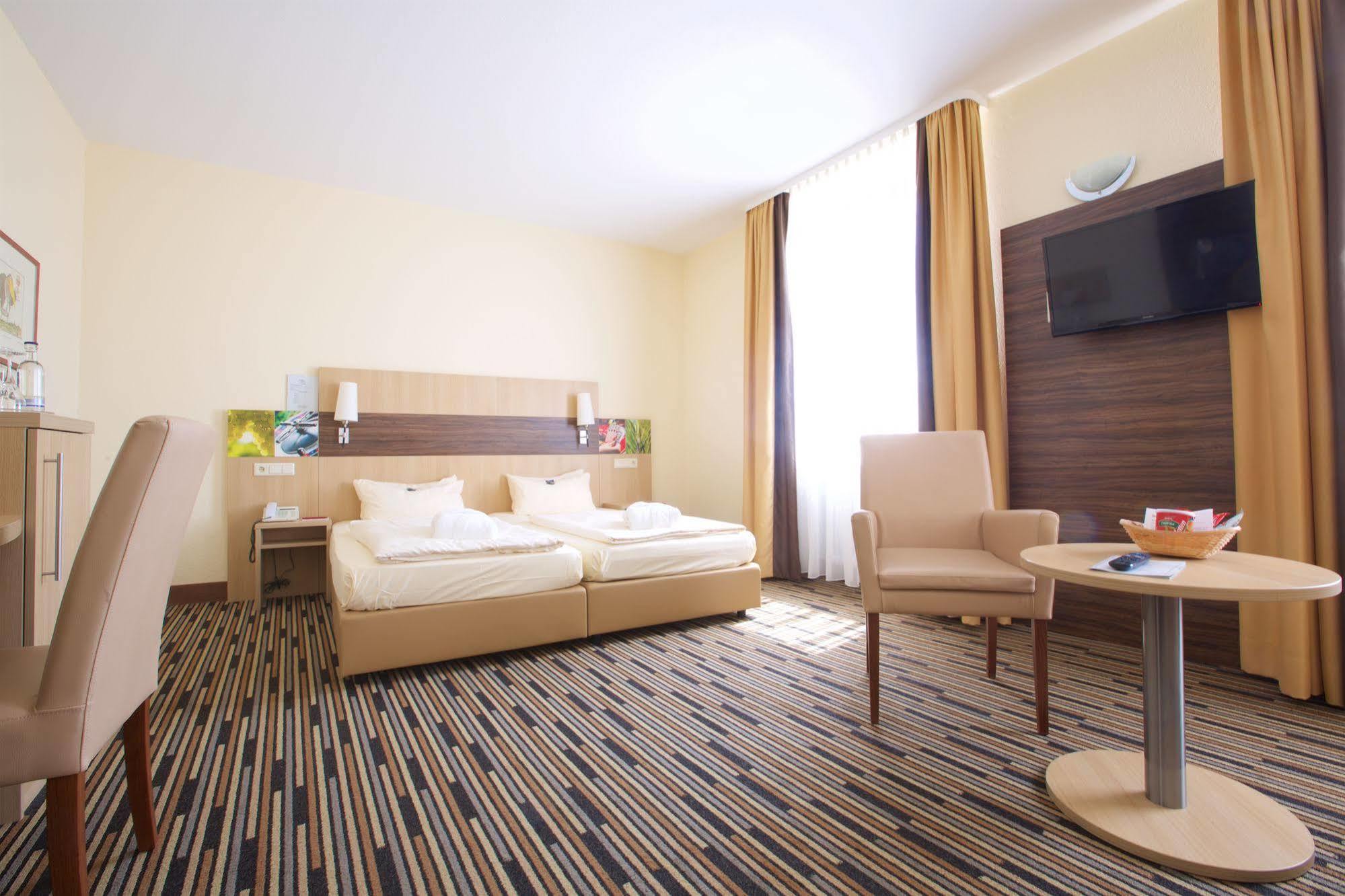 Kurpark-Hotel บาดเดือร์คไฮม์ ภายนอก รูปภาพ